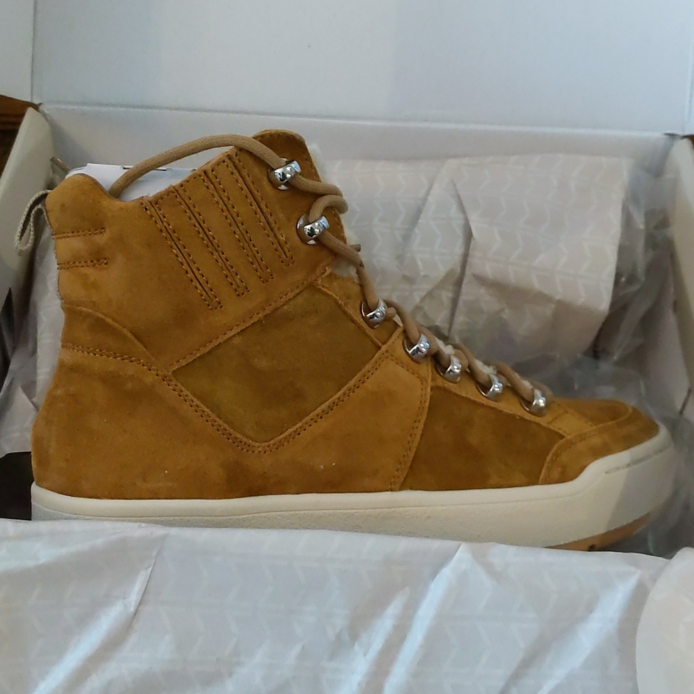 Marc Fisher Mally sneaker